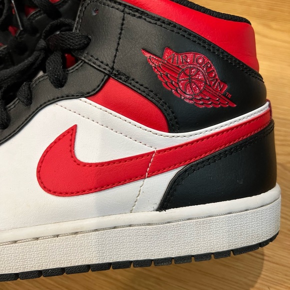 Air Jordan 1 Mid - Picture 2 of 7